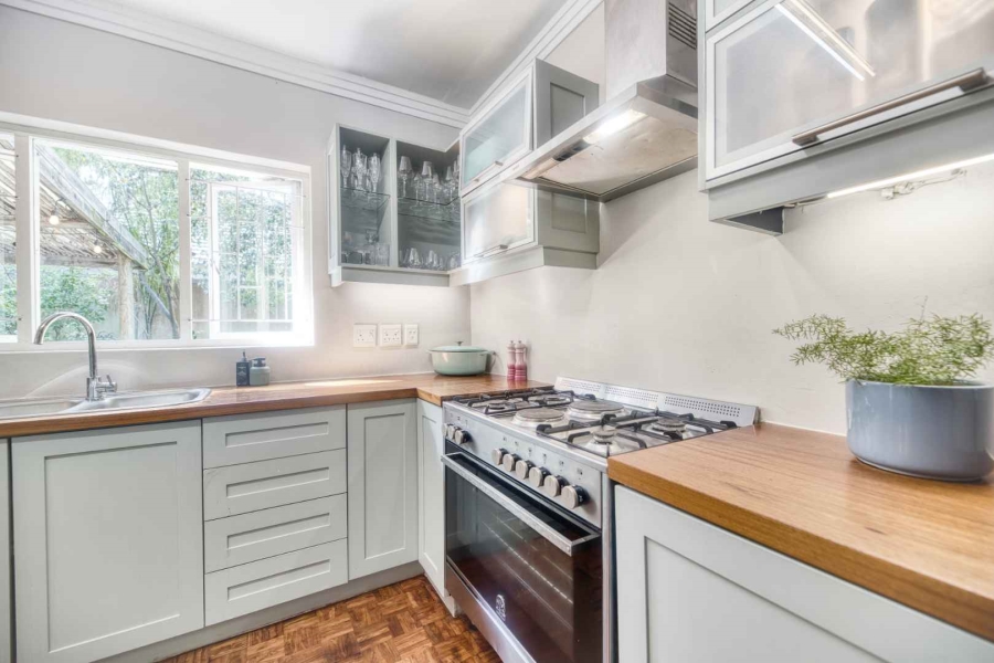 6 Bedroom Property for Sale in Northcliff Western Cape